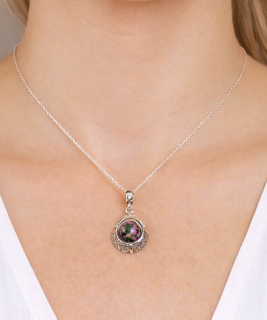 Sudraba kulons ar jaspi