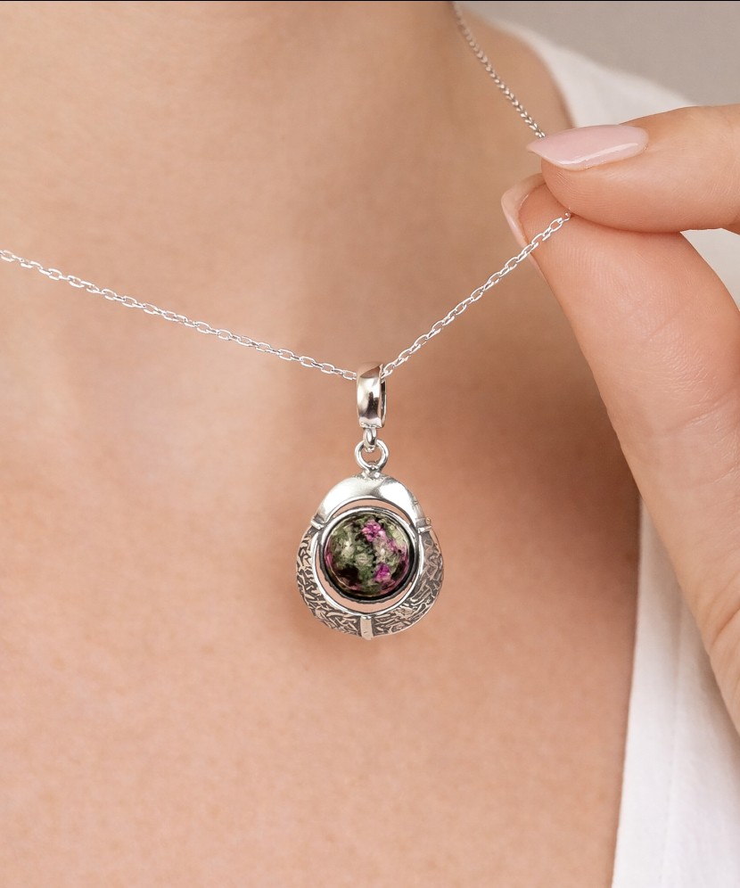 Sudraba kulons ar jaspi