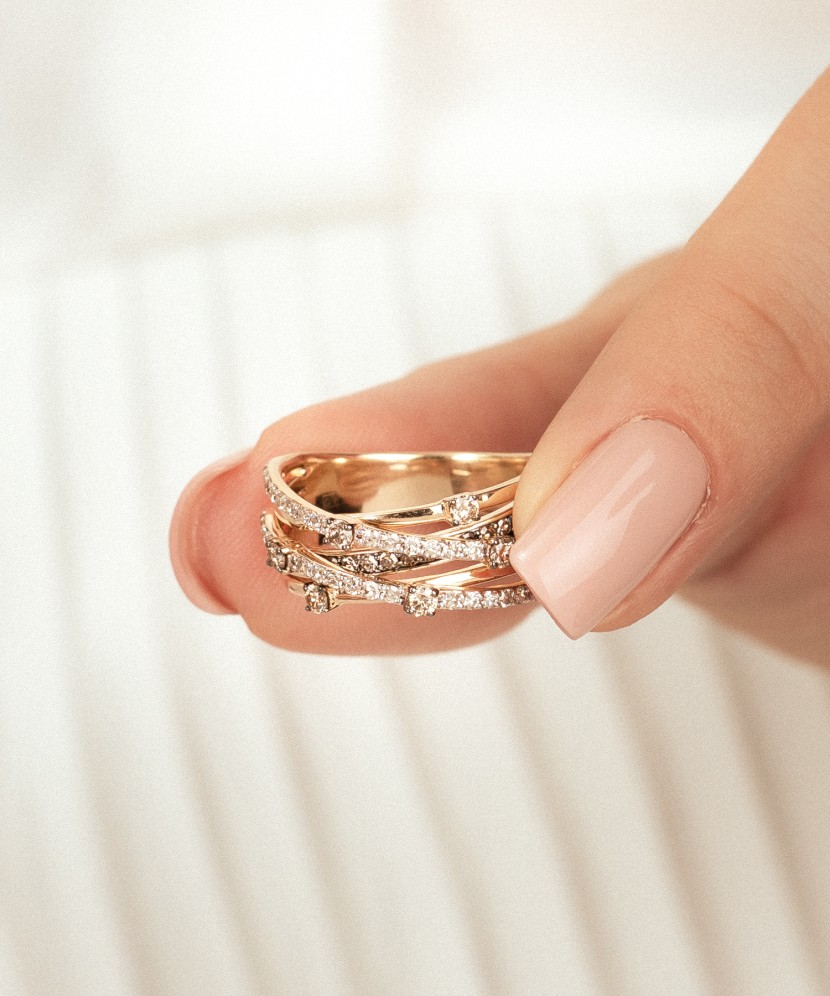 Dzeltenā zelta gredzens ar konjaka krāsas dimantiem