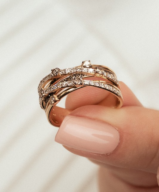 Dzeltenā zelta gredzens ar konjaka krāsas dimantiem