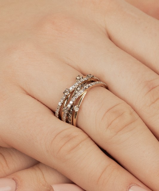 Dzeltenā zelta gredzens ar konjaka krāsas dimantiem