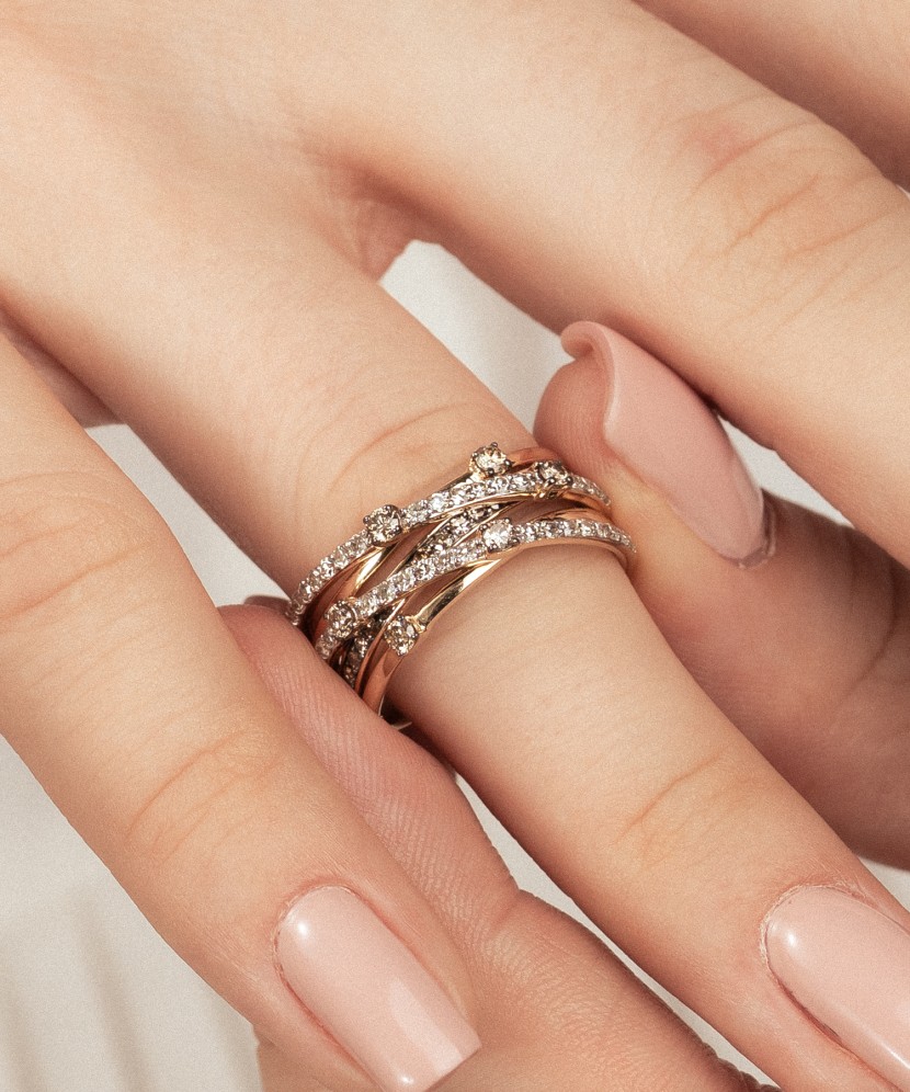 Dzeltenā zelta gredzens ar konjaka krāsas dimantiem