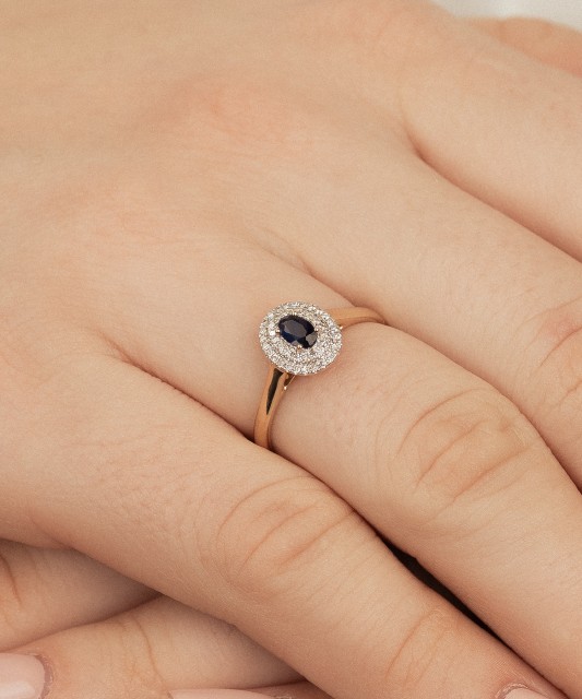 Dzeltenā zelta gredzens ar safīriem un dimantiem