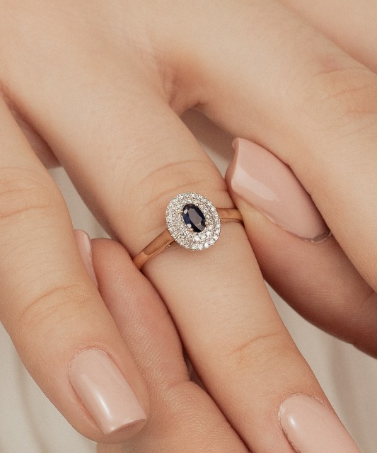 Dzeltenā zelta gredzens ar safīriem un dimantiem