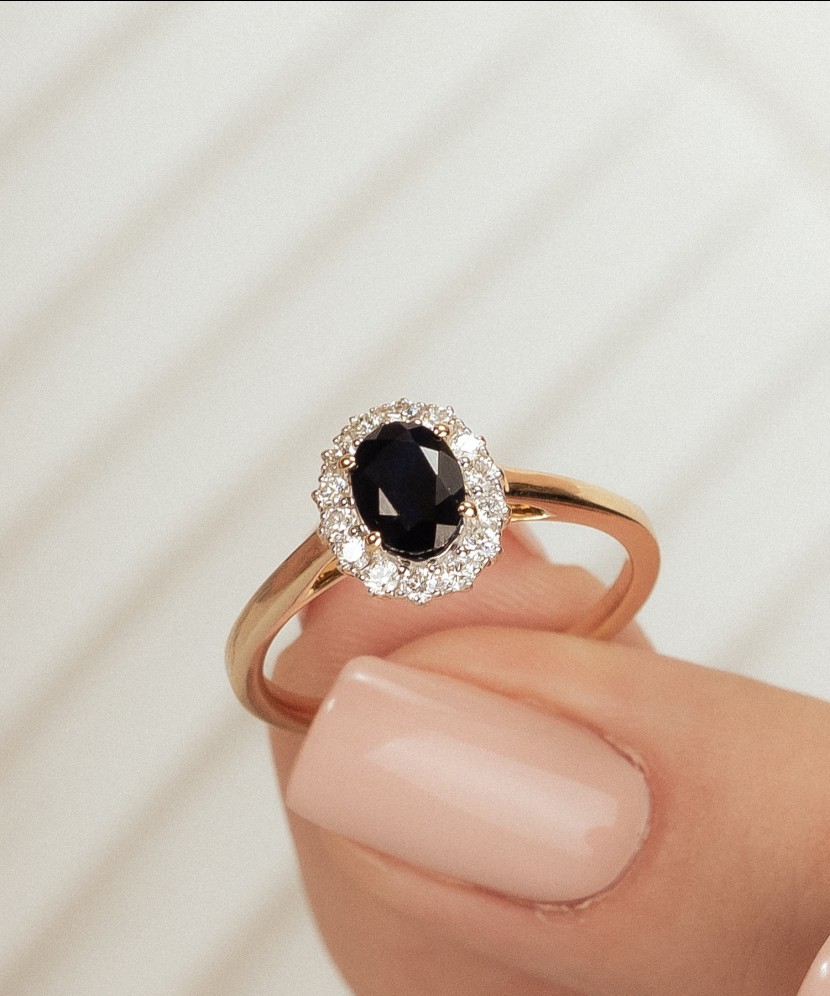 Dzeltenā zelta gredzens ar safīriem un dimantiem