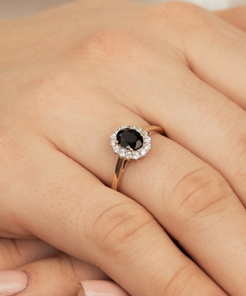 Dzeltenā zelta gredzens ar safīriem un dimantiem