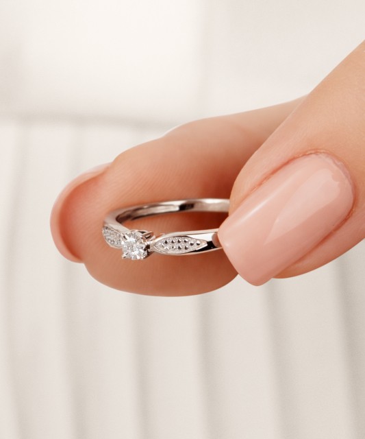 Кольцо из белого золота с бриллиантами 0,08ct