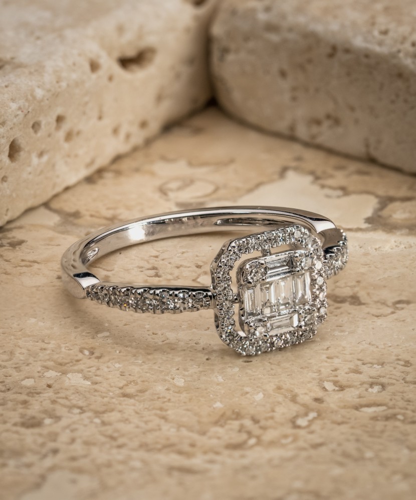 Baltā zelta gredzens ar briljantiem