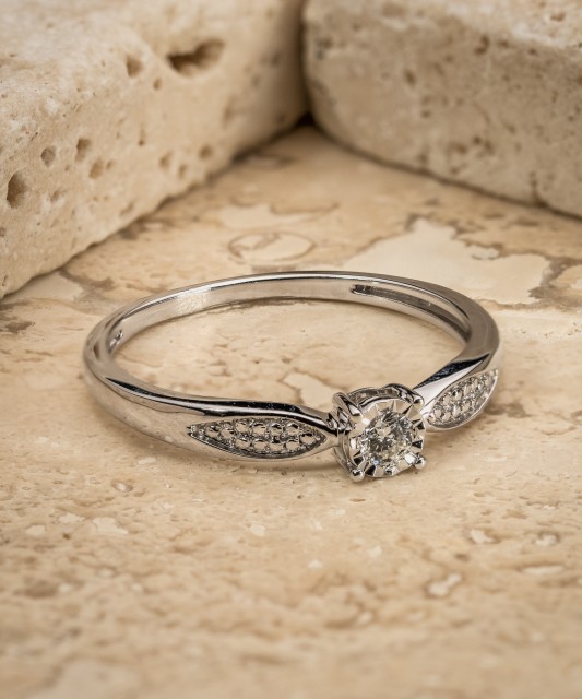 Baltā zelta gredzens ar briljantiem 0,08ct