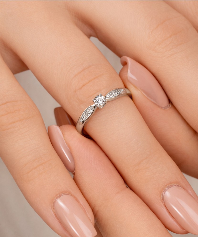 Baltā zelta gredzens ar briljantiem 0,08ct