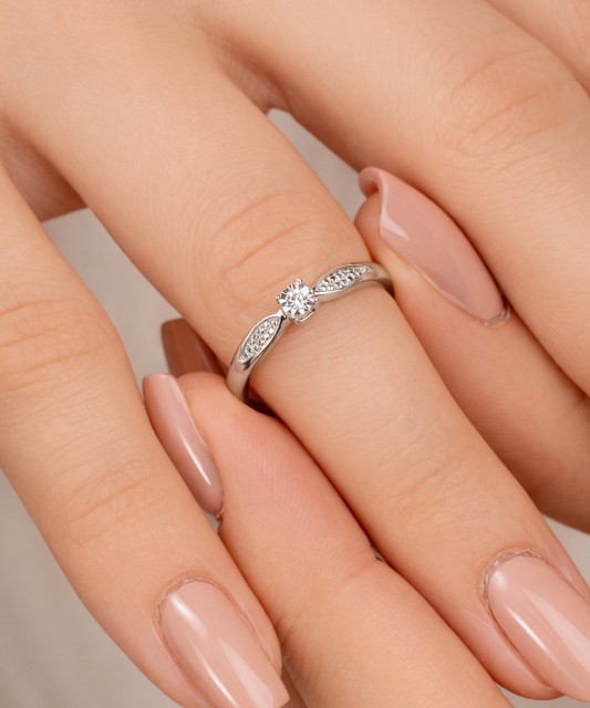 Baltā zelta gredzens ar briljantiem 0,08ct