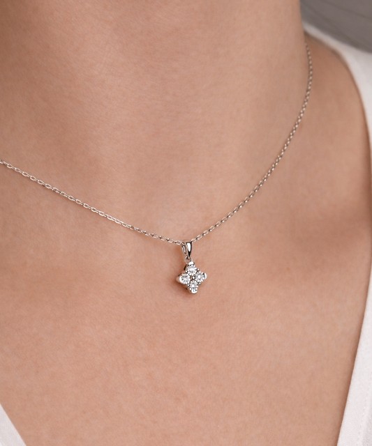 Baltā zelta kulons ar dimantiem