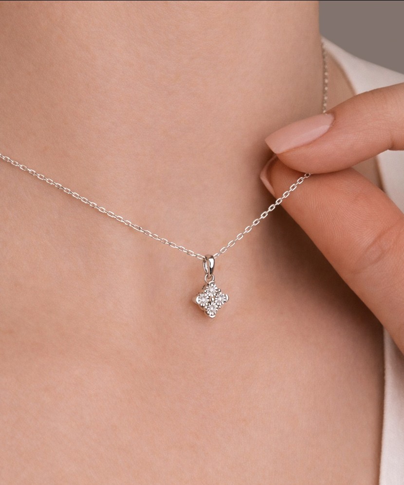 Baltā zelta kulons ar dimantiem