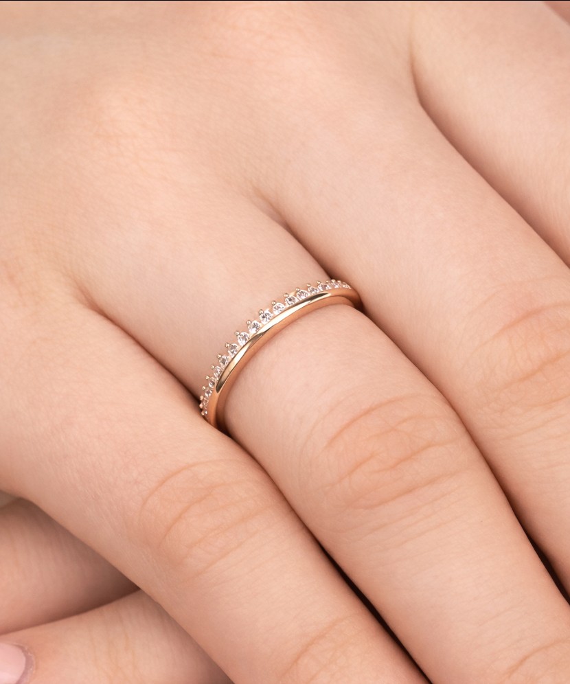 Золотое кольцо с цирконами