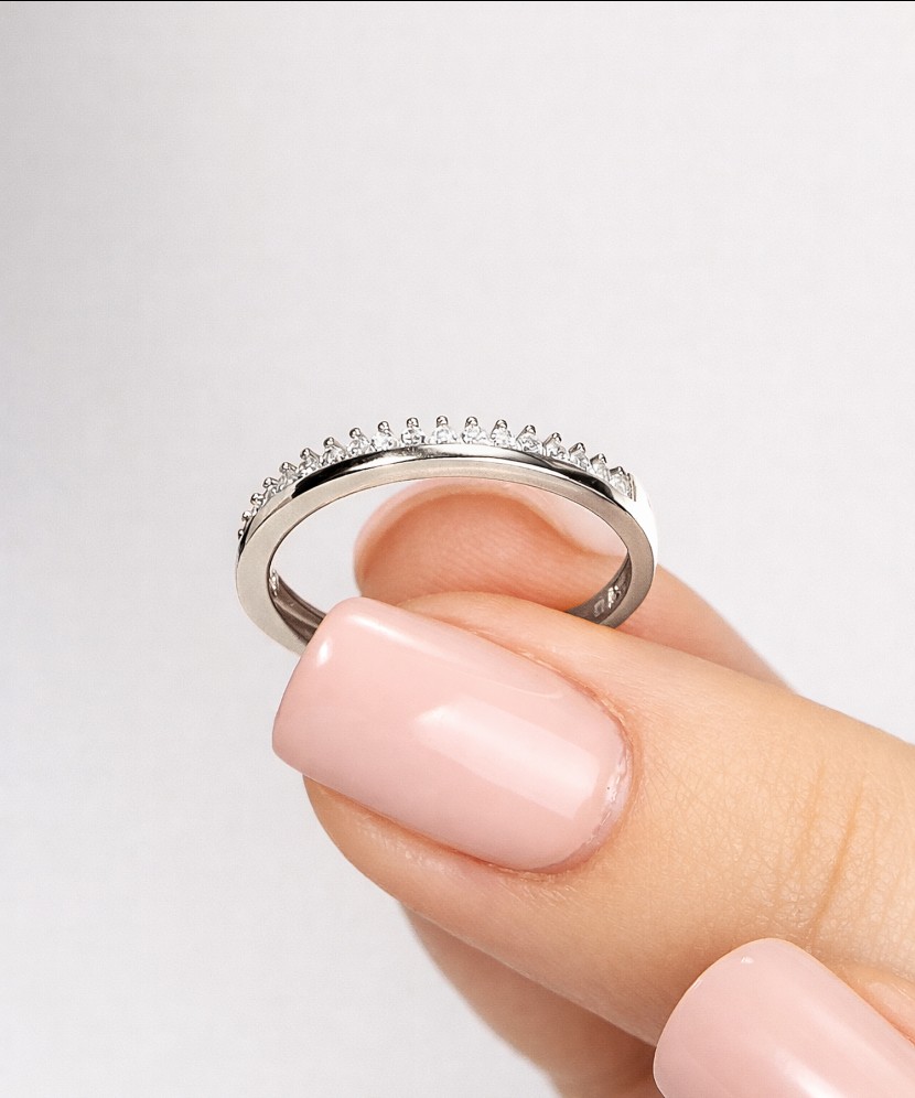 Baltā zelta gredzens ar cirkonijiem