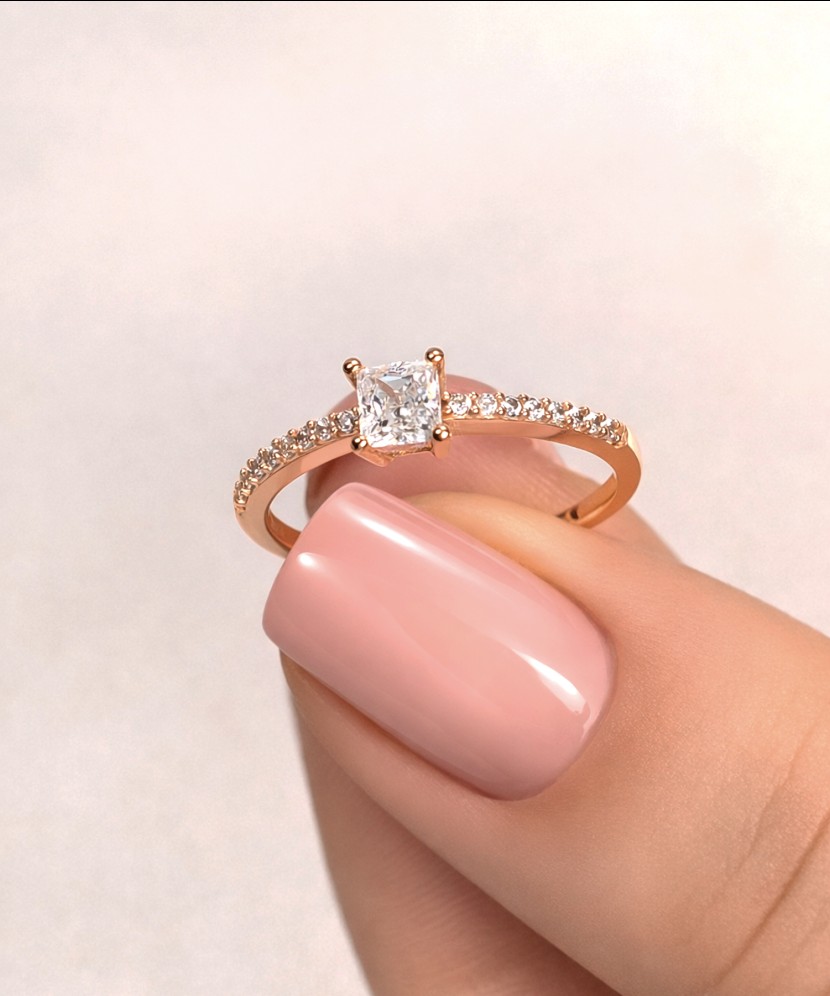 Zelta gredzens ar cirkonijiem