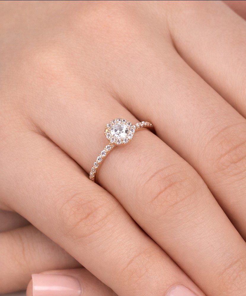 Zelta gredzens ar cirkonijiem