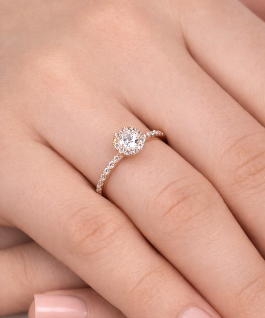 Zelta gredzens ar cirkonijiem