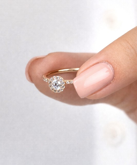 Zelta gredzens ar cirkonijiem