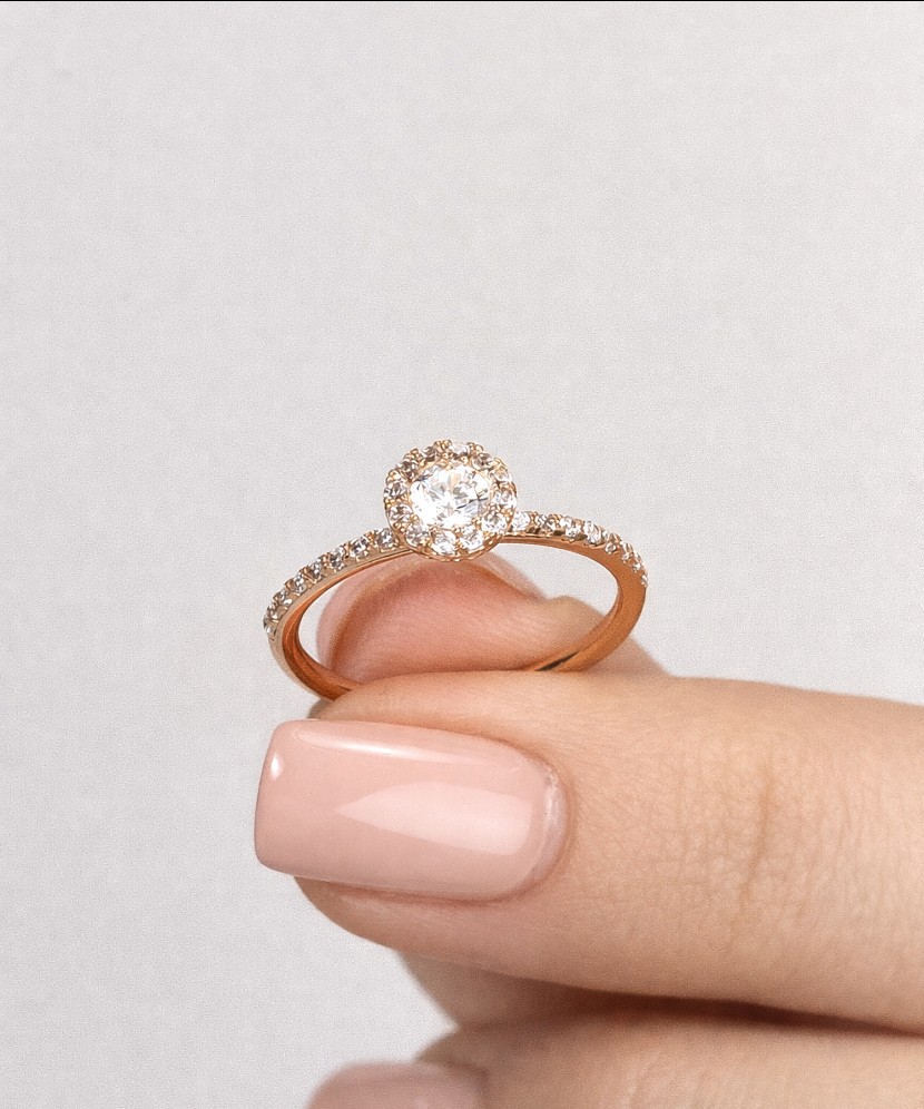 Zelta gredzens ar cirkonijiem