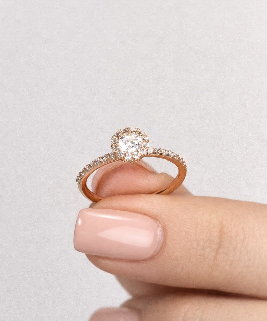 Золотое кольцо с цирконами