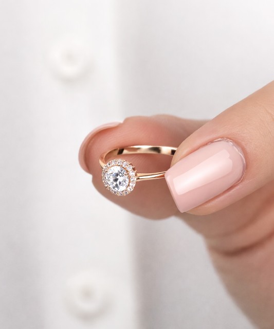 Zelta gredzens ar cirkonijiem