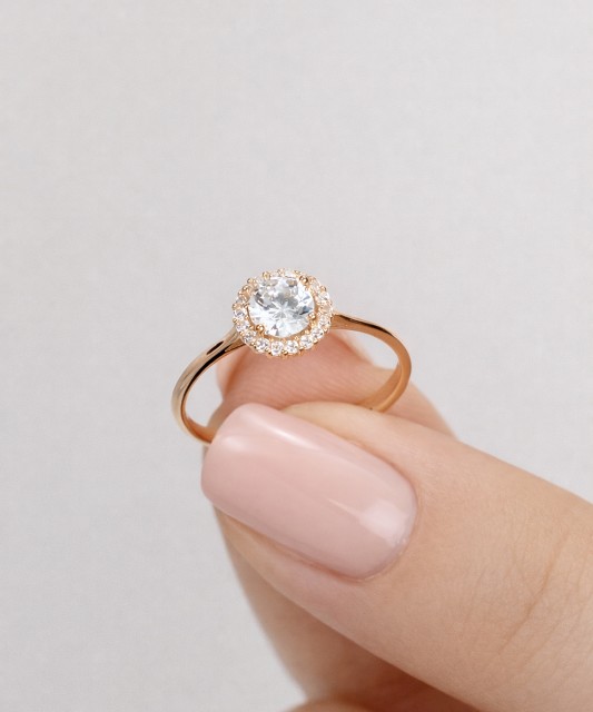 Zelta gredzens ar cirkonijiem