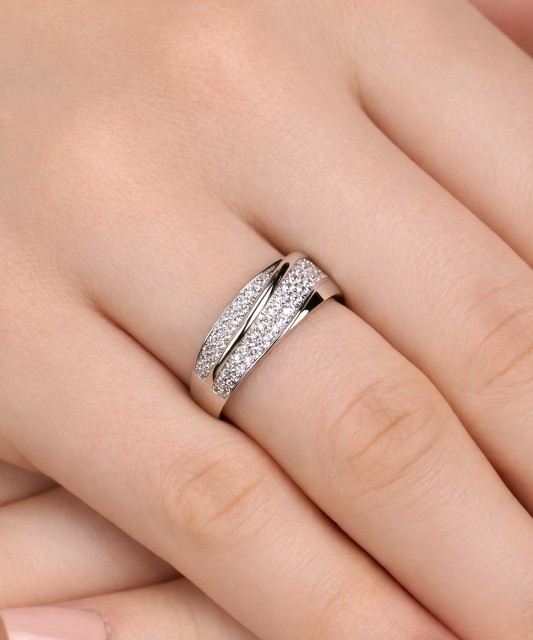 Sudraba gredzens ar cirkonijiem