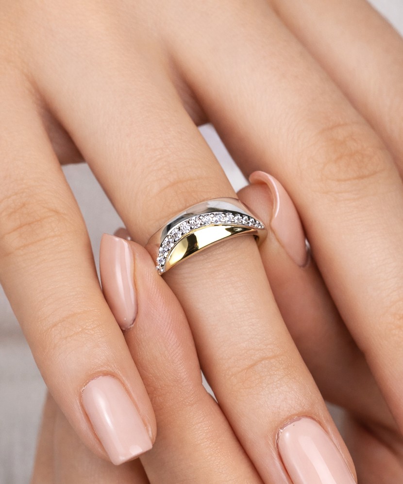 Apzeltīts sudraba gredzens ar cirkonijiem