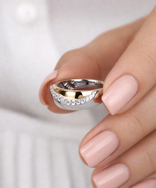 Apzeltīts sudraba gredzens ar cirkonijiem