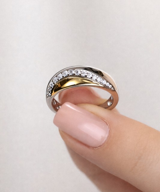 Apzeltīts sudraba gredzens ar cirkonijiem