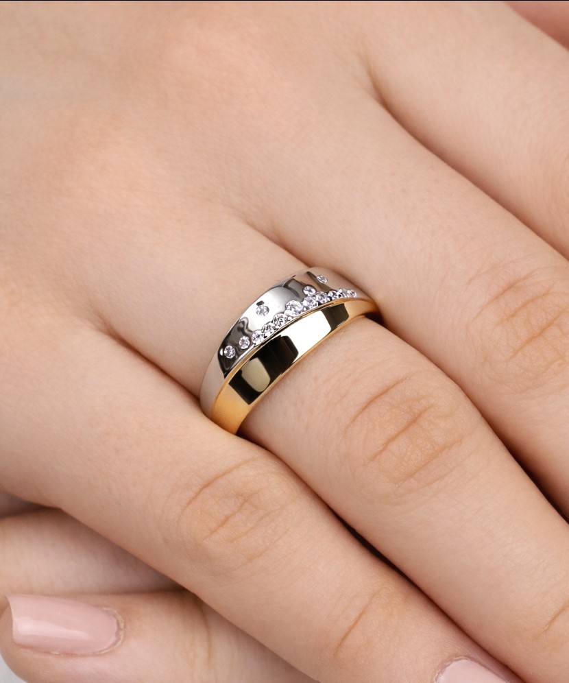 Apzeltīts sudraba gredzens ar cirkonijiem