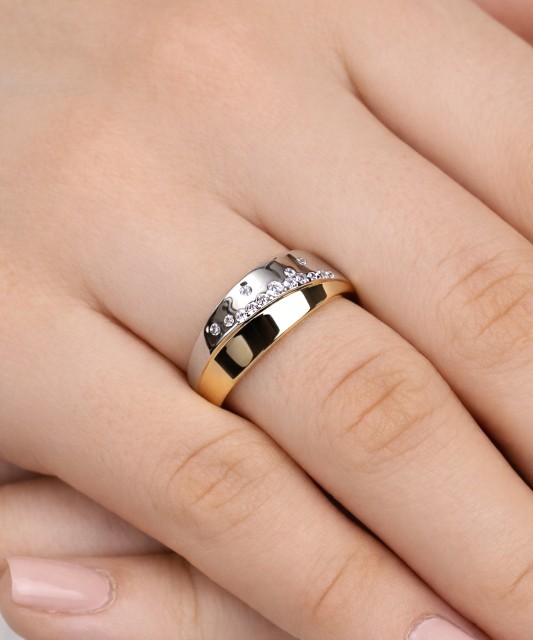 Apzeltīts sudraba gredzens ar cirkonijiem