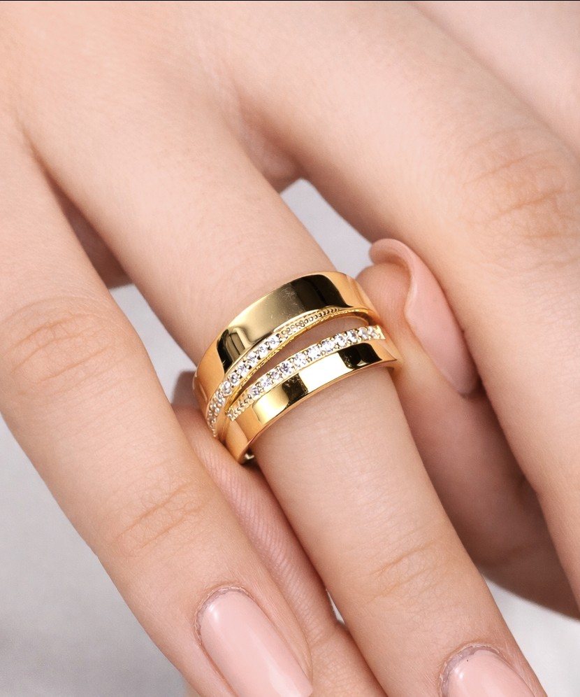 Apzeltīts sudraba gredzens ar cirkonijiem