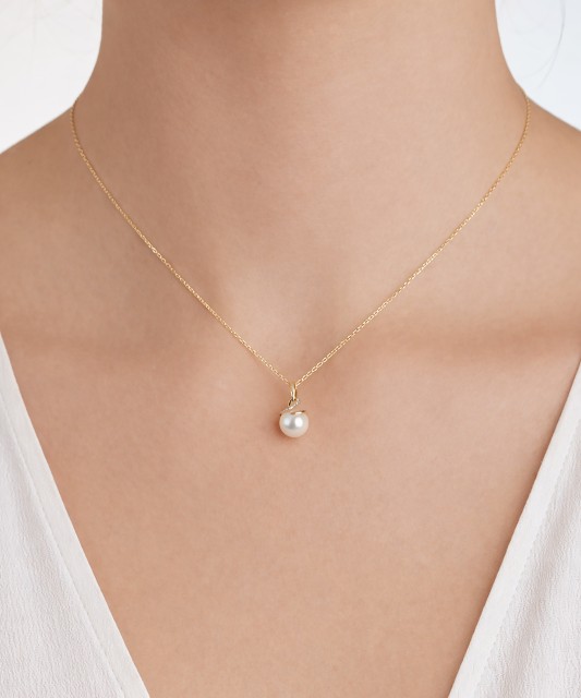 Dzeltenā zelta ķēdīte ar pērles un dimantu kulonu