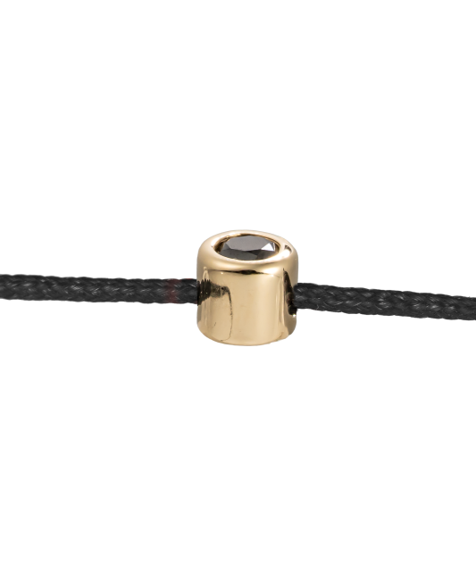 Браслет на чёрной нити с чёрным бриллиантом и жёлтым золотом