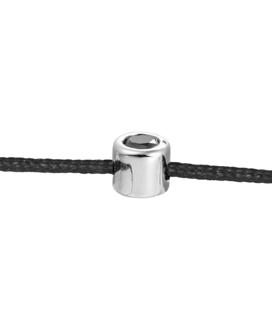 Melna diega aproce ar melnu dimantu un balto zeltu