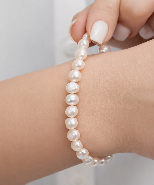 Pērļu rokassprādze