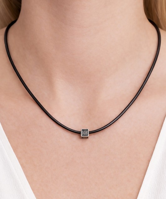 Ādas ķēdīte ar sudrabu