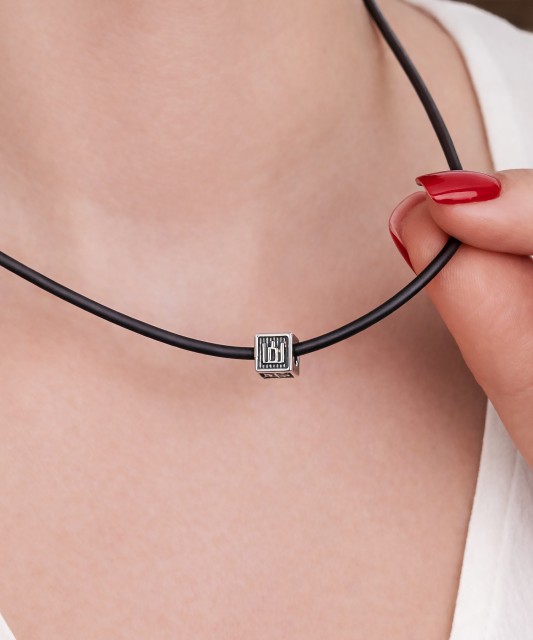 Ādas ķēdīte ar sudrabu