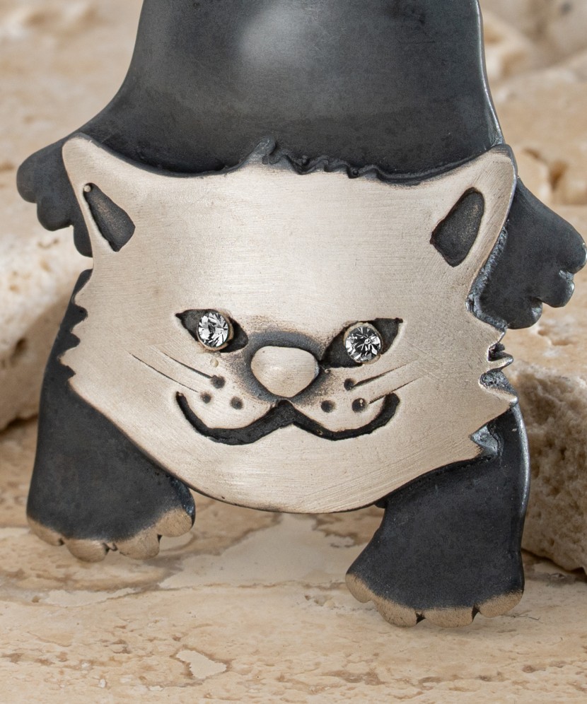 Sudraba piespraude ar kristāliem "Kaķis"