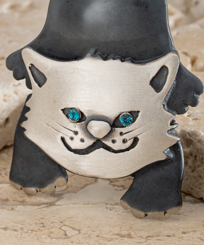 Sudraba piespraude ar kristāliem "Kaķis"