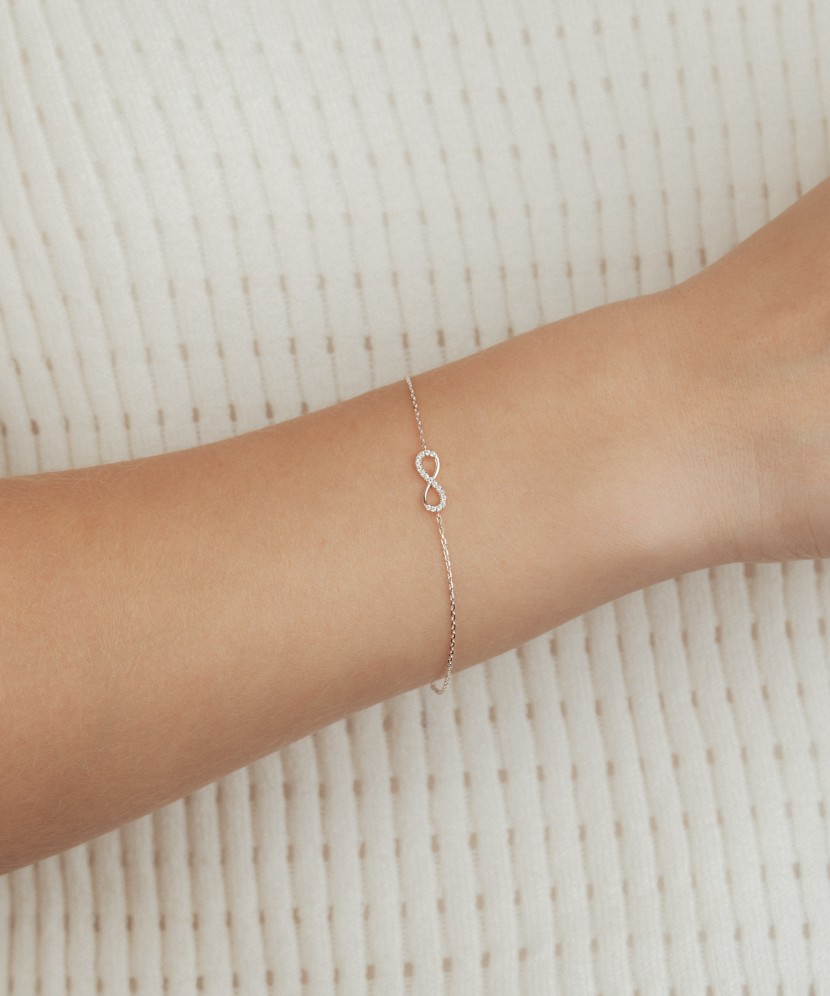 Baltā zelta aproce ar cirkoniem "Bezgalība"