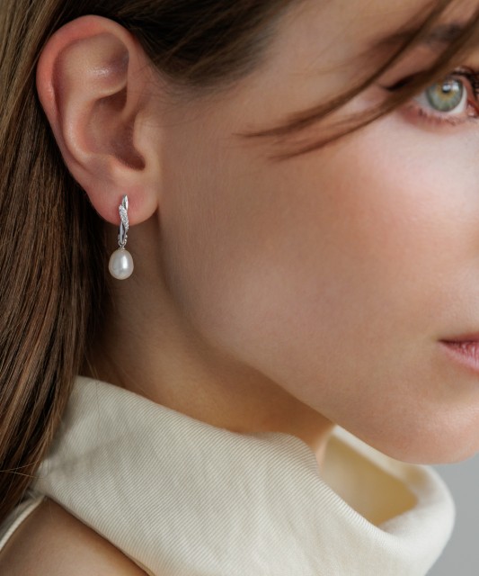 Серьги из серебра с жемчугом и цирконами