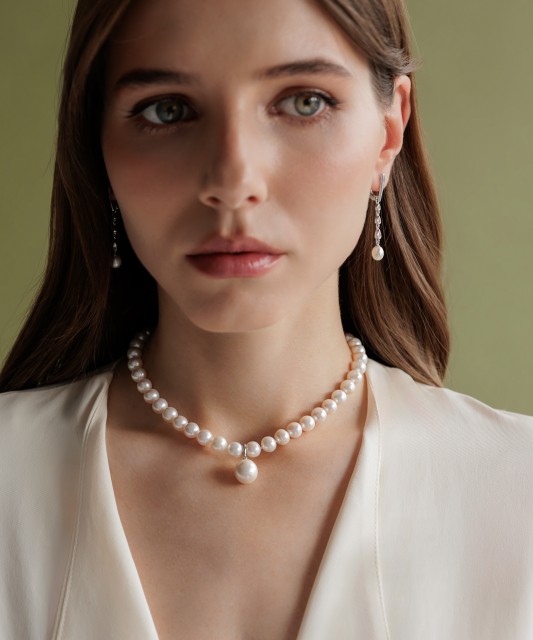 Sudraba kulons ar Edisona pērli un cirkonu