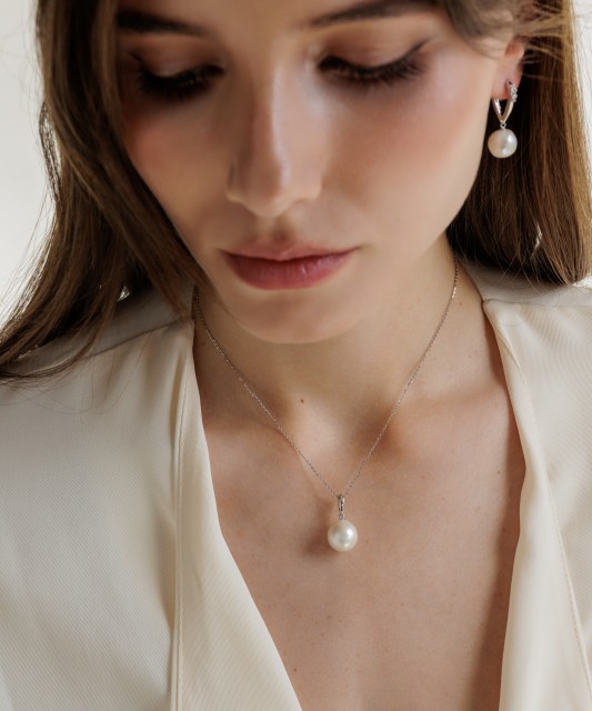 Sudraba kulons ar Edisona pērli un cirkonu