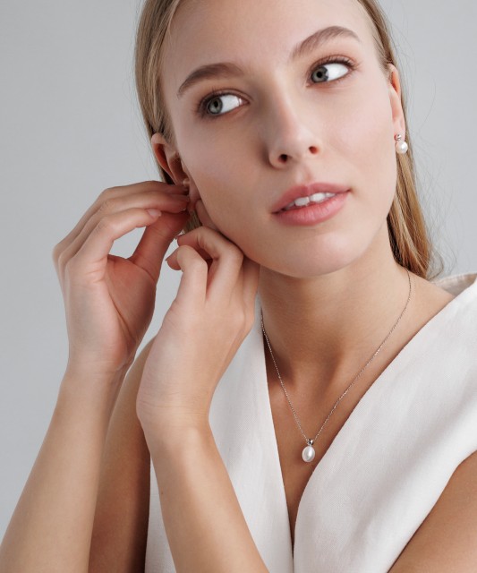 Sudraba ķēdīte ar pērļu piekariņu