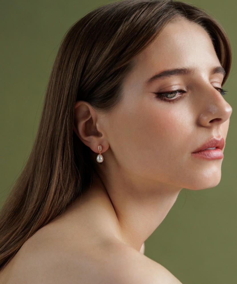 Apzeltīti sudraba auskari ar pērlēm un cirkonijiem