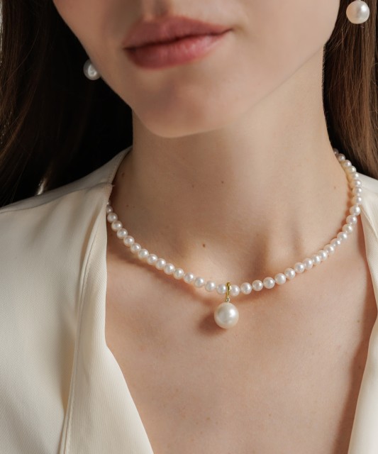 Apzeltīts sudraba kulons ar pērli un cirkoniju