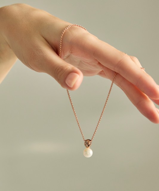 Apzeltīts sudraba kulons ar pērli un cirkoniju